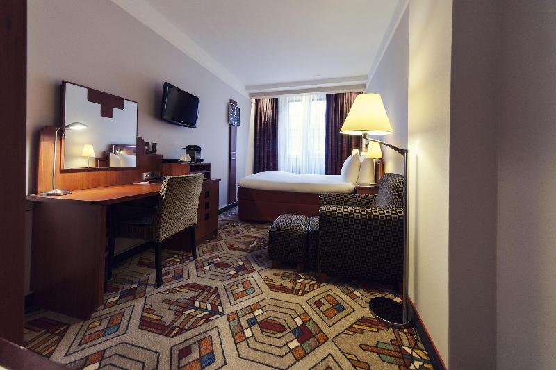 COMFY, CANAL VIEW