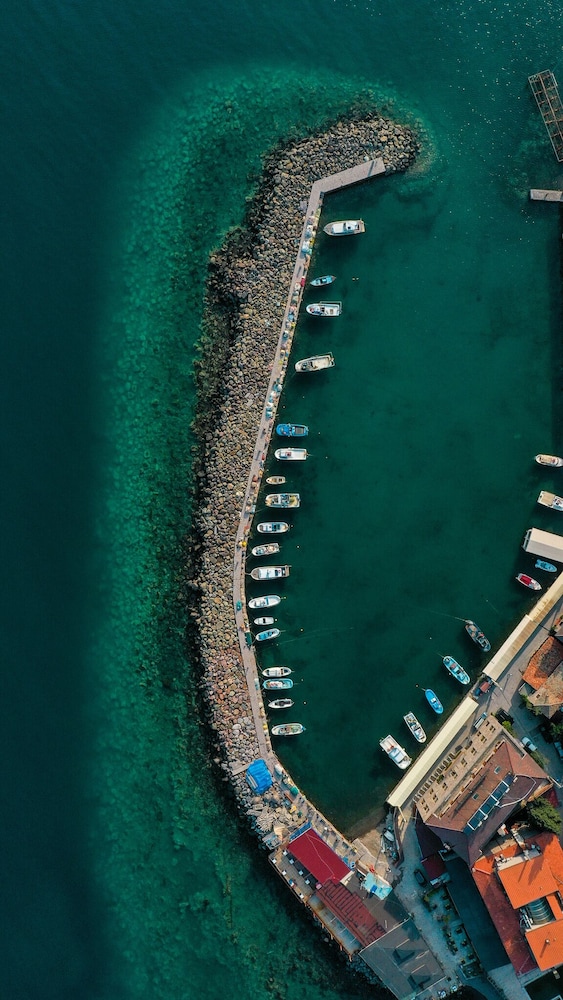 Assos Troy Port Hotel 40/47