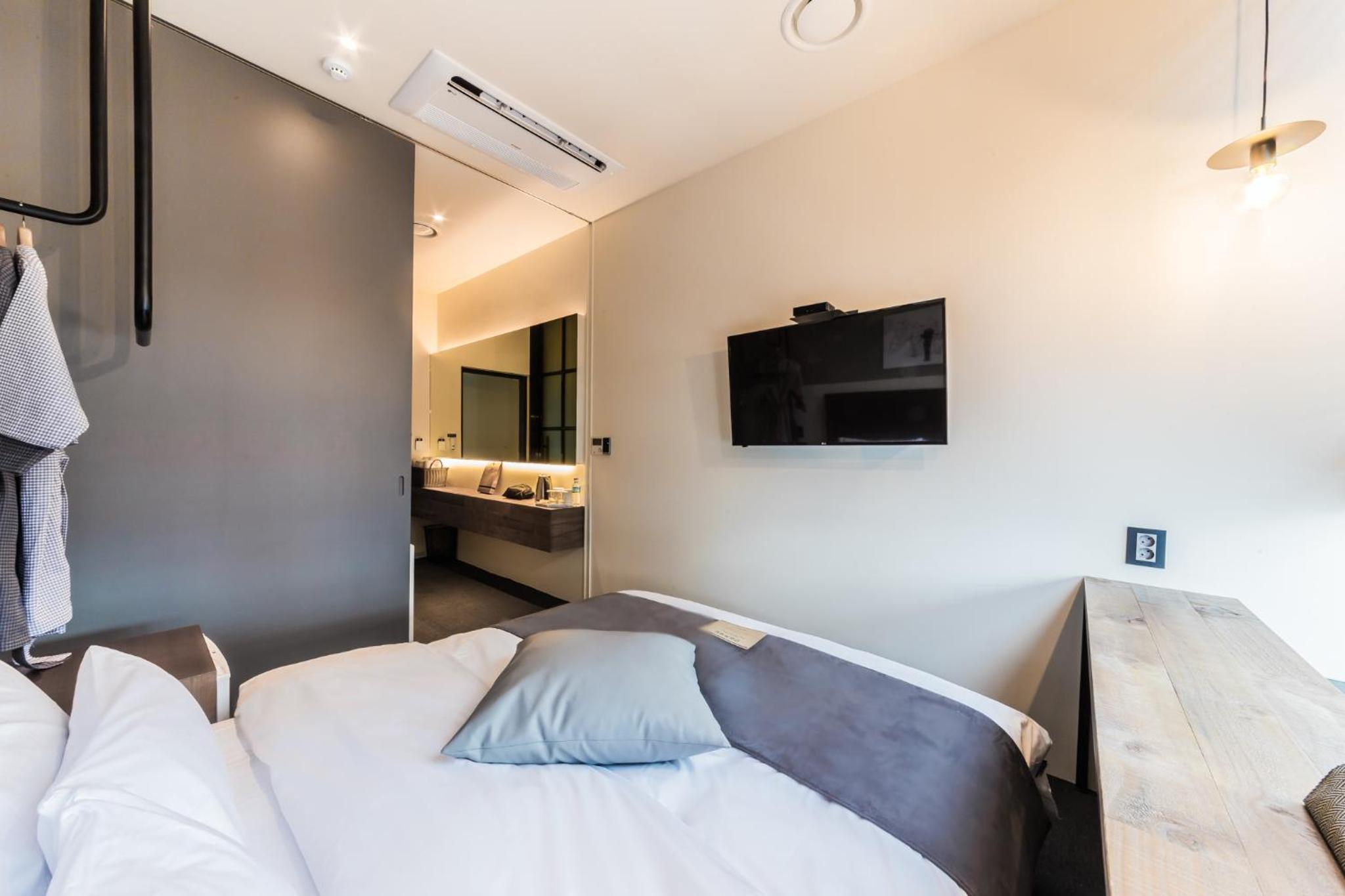 Standard, Double Bed