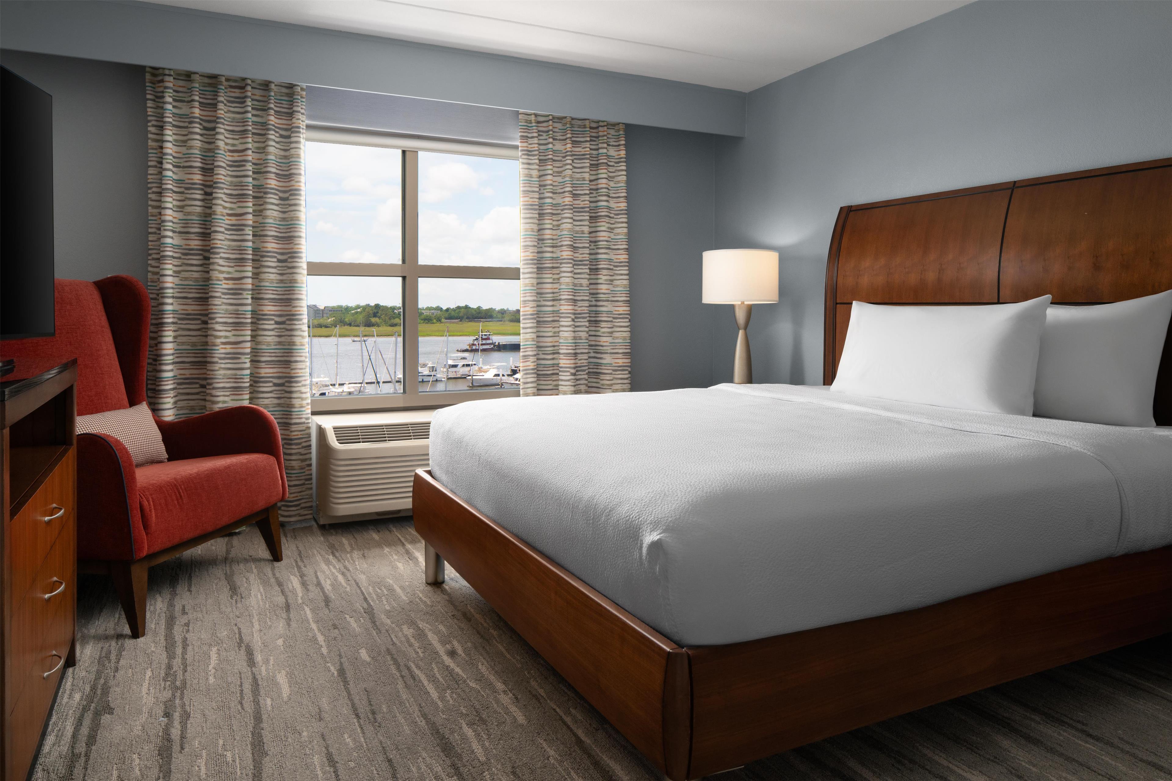 1 Bedroom, Suite, King Bed, Water View, Sofa, Balcony