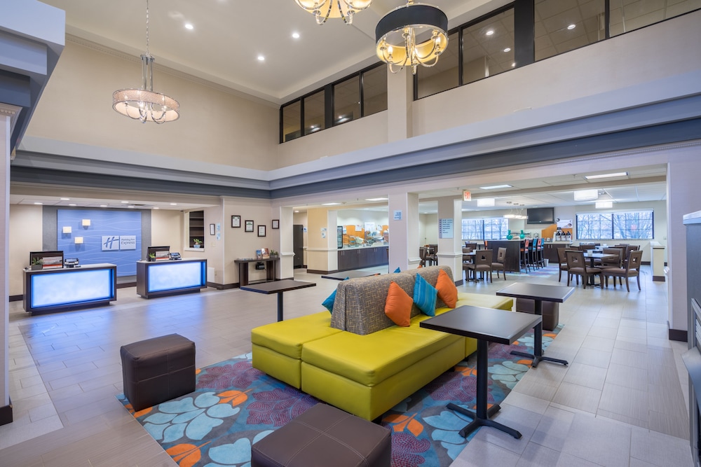 Holiday Inn Express & Suites I-95 Capitol Beltway-Largo 42/57