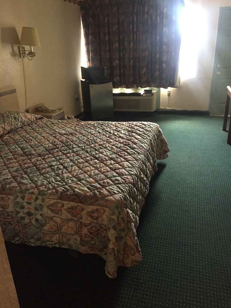 Camelot INN 11/22