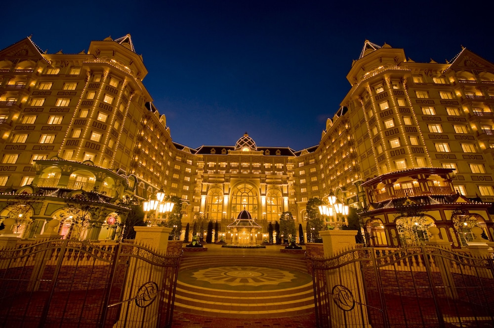 Tokyo Disneyland Hotel 3/50