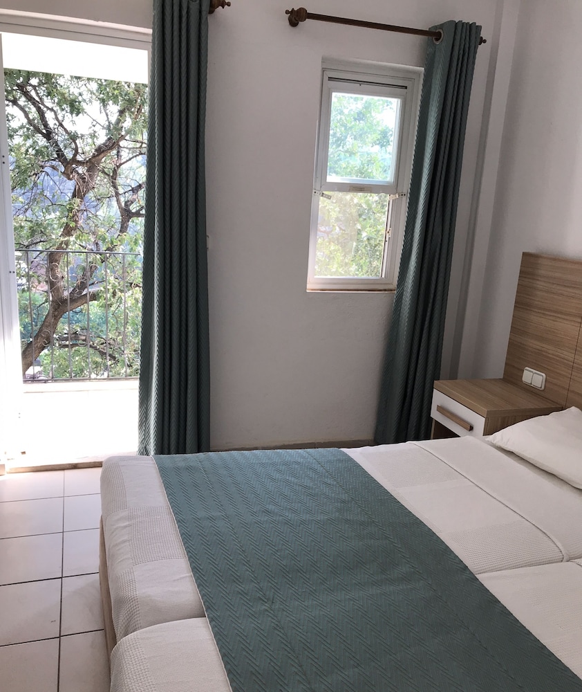ANT APART HOTEL 8/50