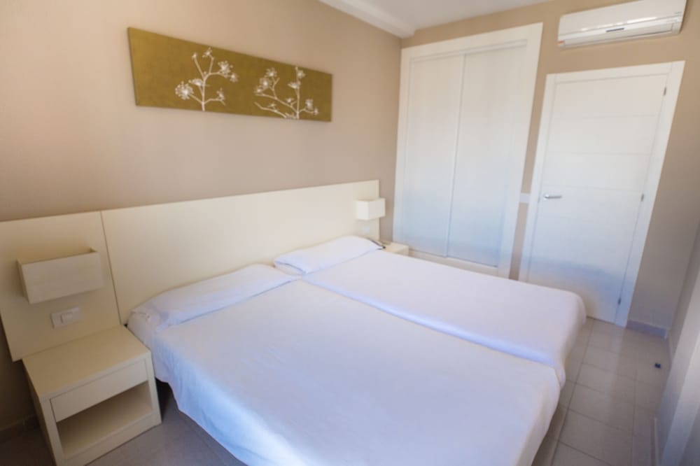 1 Bedroom, Silver, Single