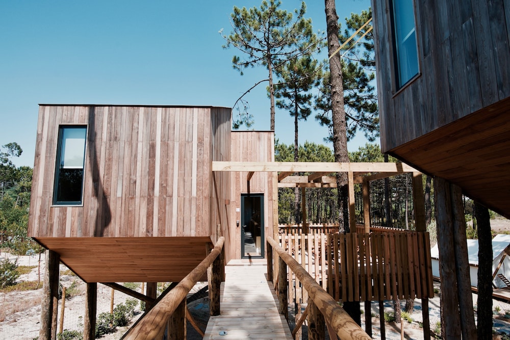 Bukubaki Eco Surf Resort in PENICHE