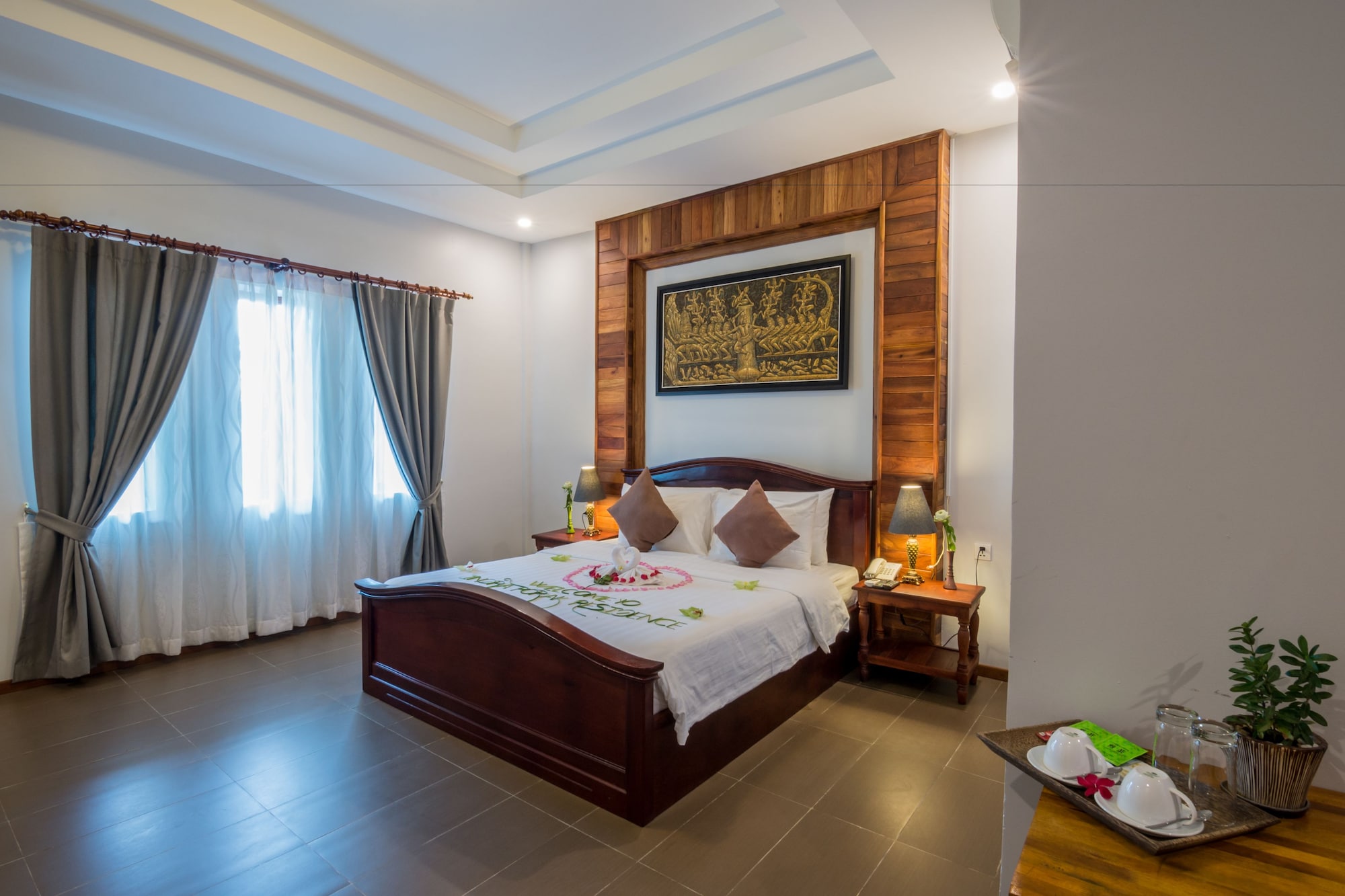 DELUXE, DOUBLE BED