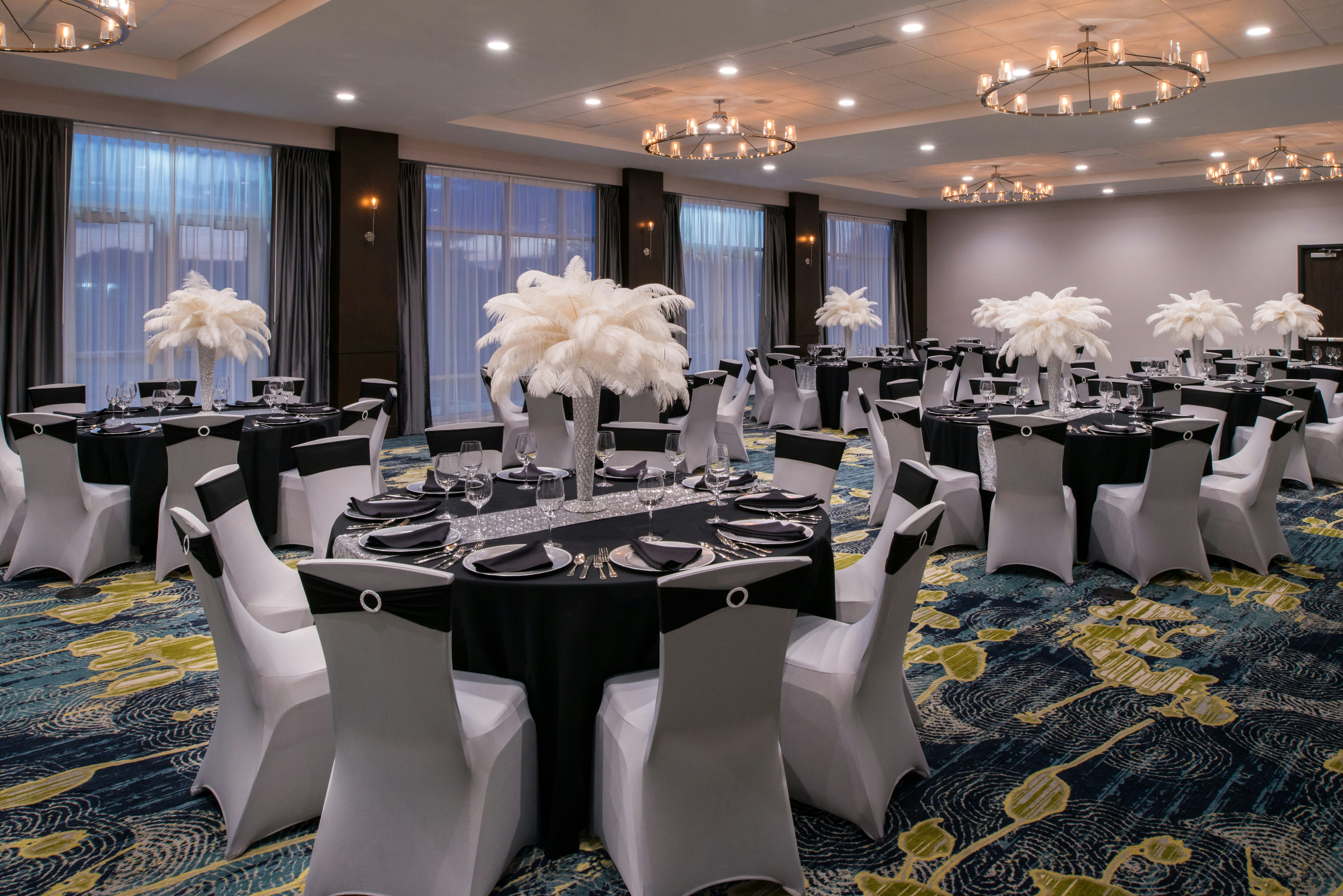 Holiday Inn Hotel Suites Farmington Hills Detroit Nw 40/50