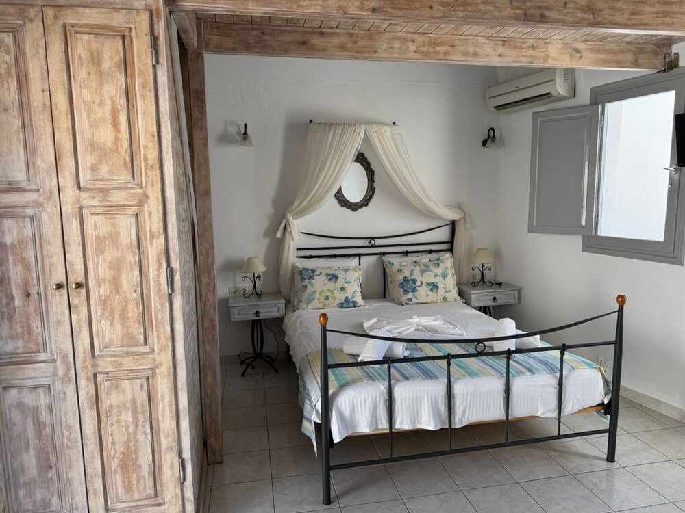 Agnadi Villa 10/67