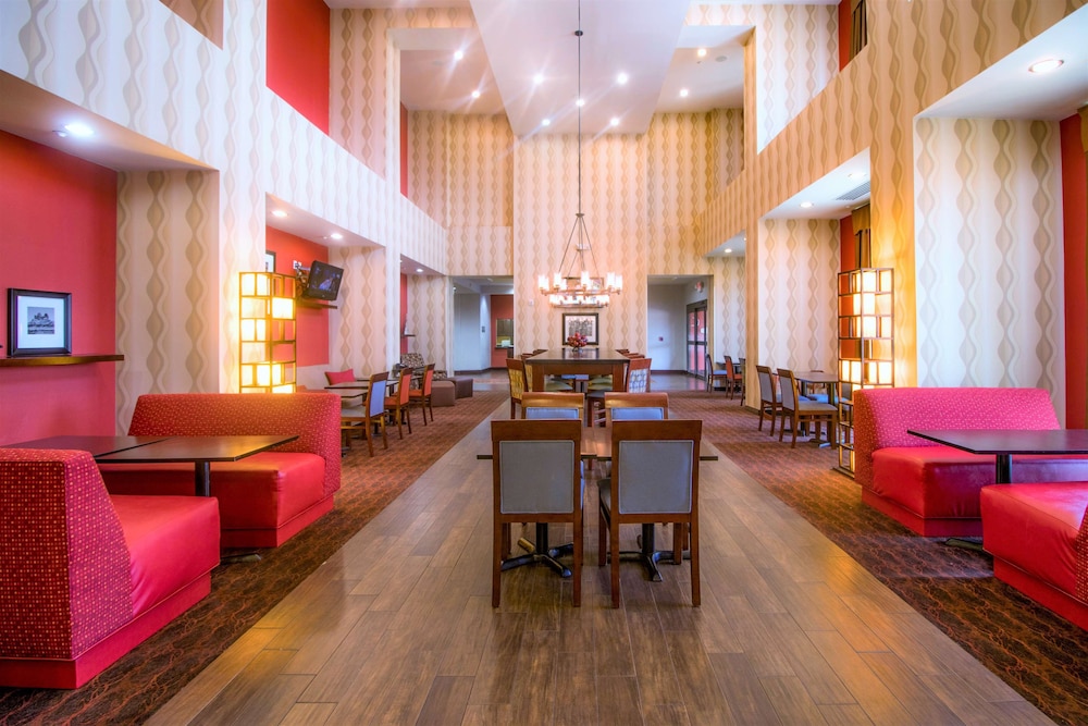 Hampton Inn Suites Bastrop 17/20