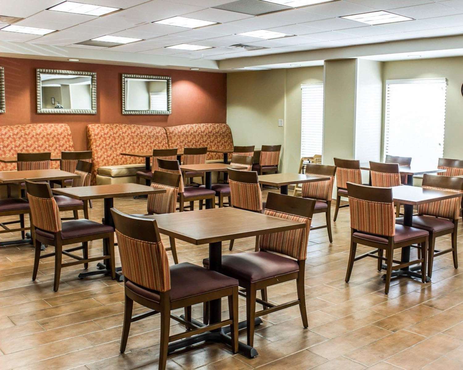 Comfort Inn Fayetteville near Fort Bragg 31/44