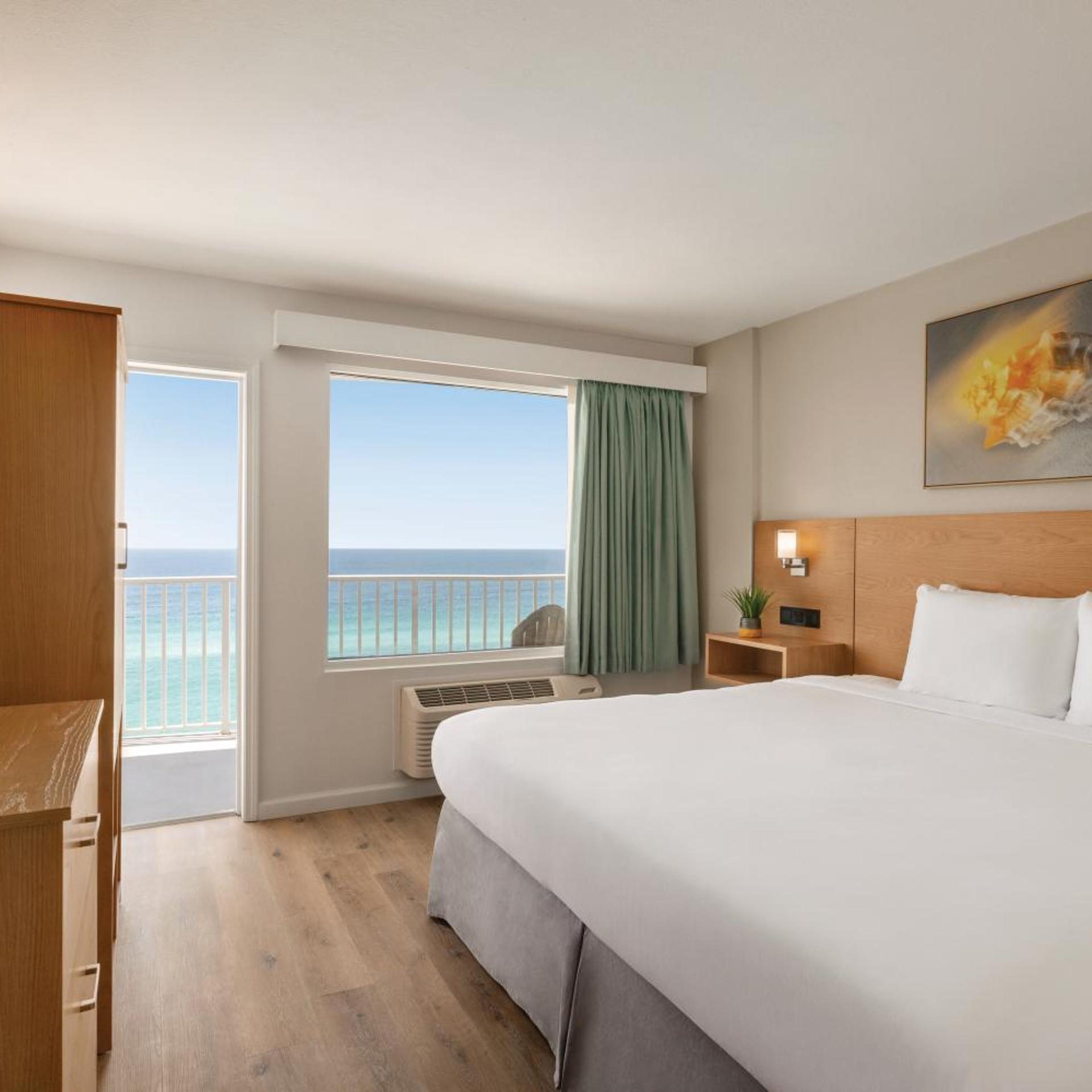 2 Bedrooms, Penthouse Suite, 2 King Beds, Living Area, Jetted Tub, Kitchen