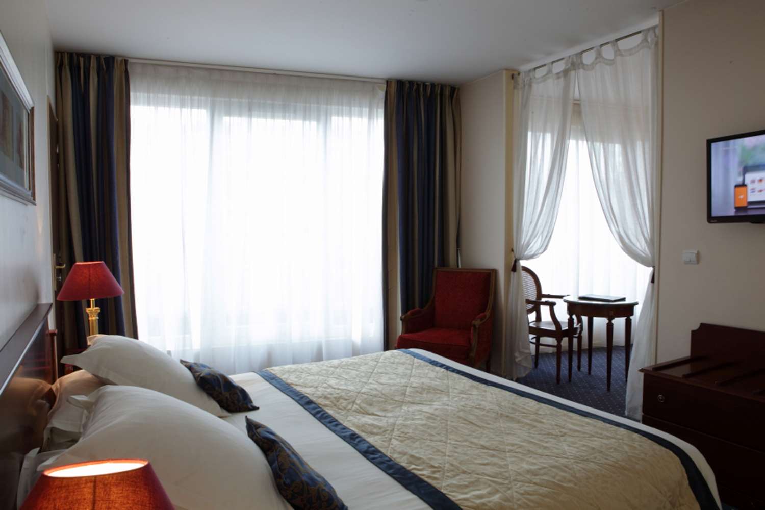 Suite, King Bed, Balcony