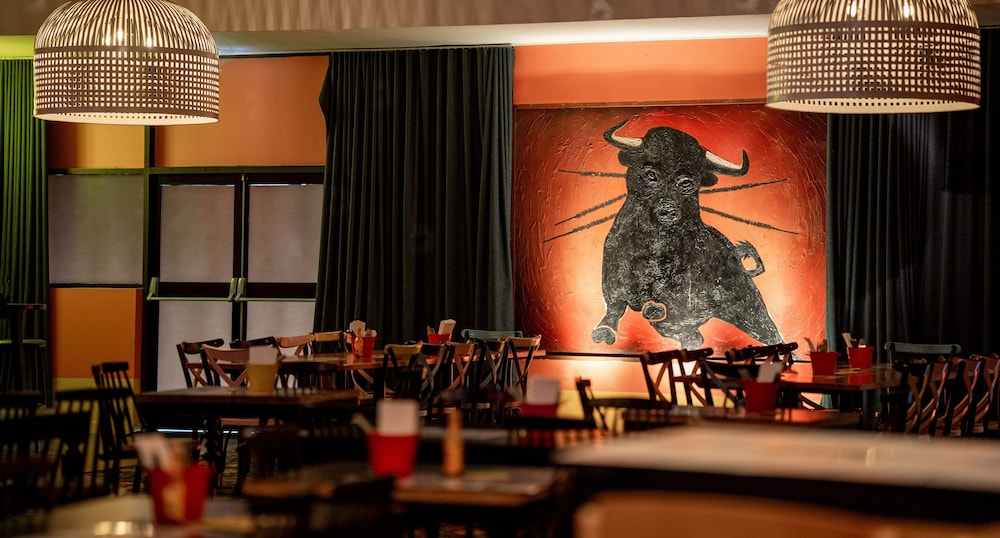EL TORO MOTOR INN 38/56
