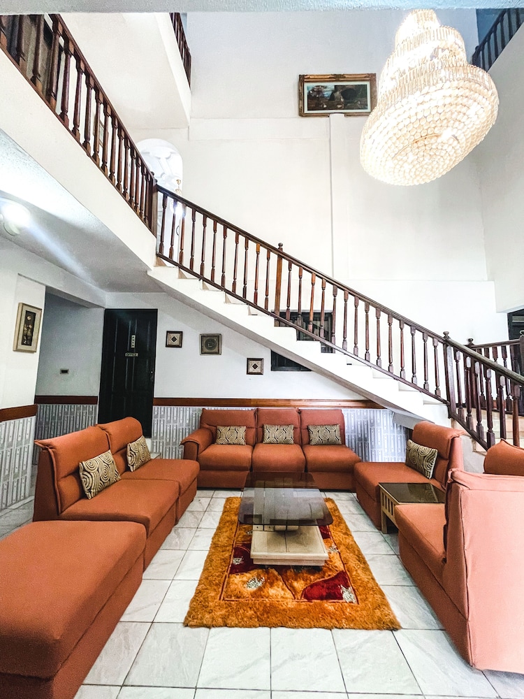 Hill View Hotel Mccarthy Hills 55/67