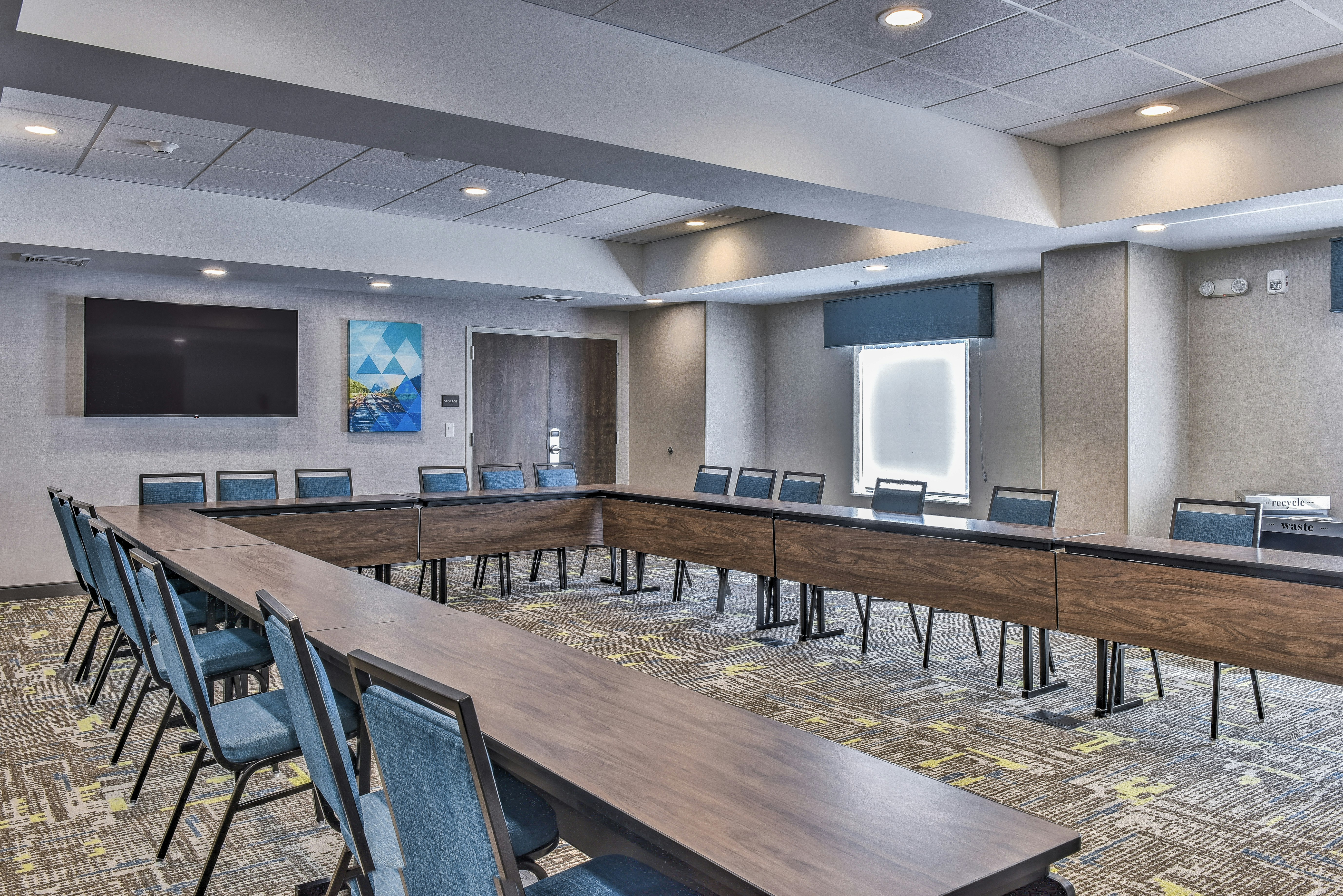 Hampton Inn and Suites Keene 36/47