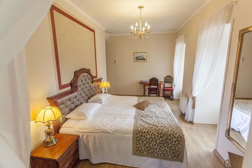 Pegasa Pils Hotel 4/33