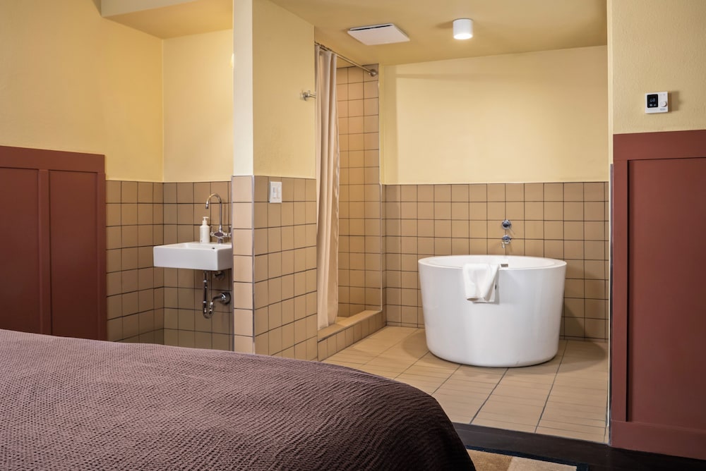 Winnedumah HOtel 50/50