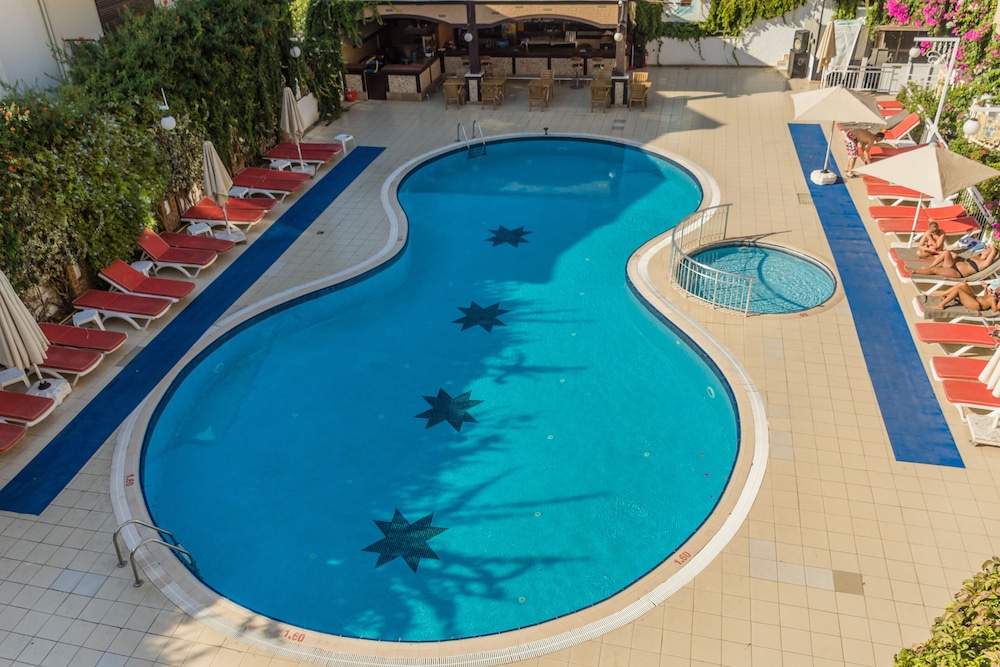 Faros Grand Hotel 44/48