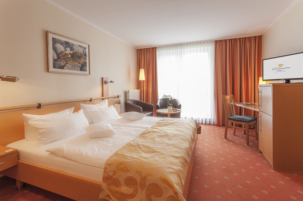 Standard, Double Bed, Partial Ocean View, Balcony