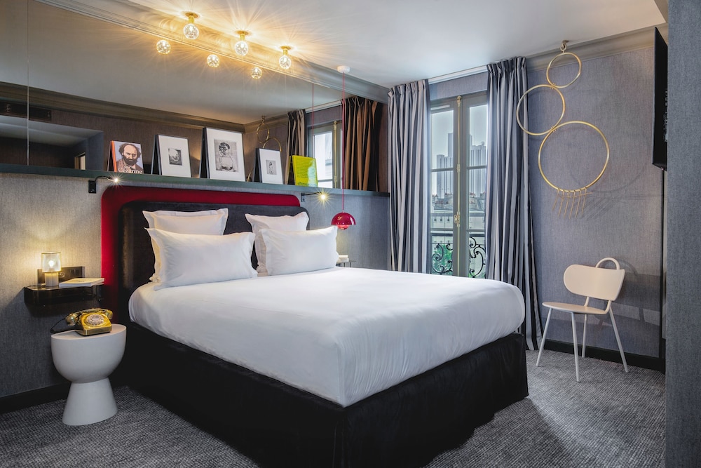Bob Hotel 10/42