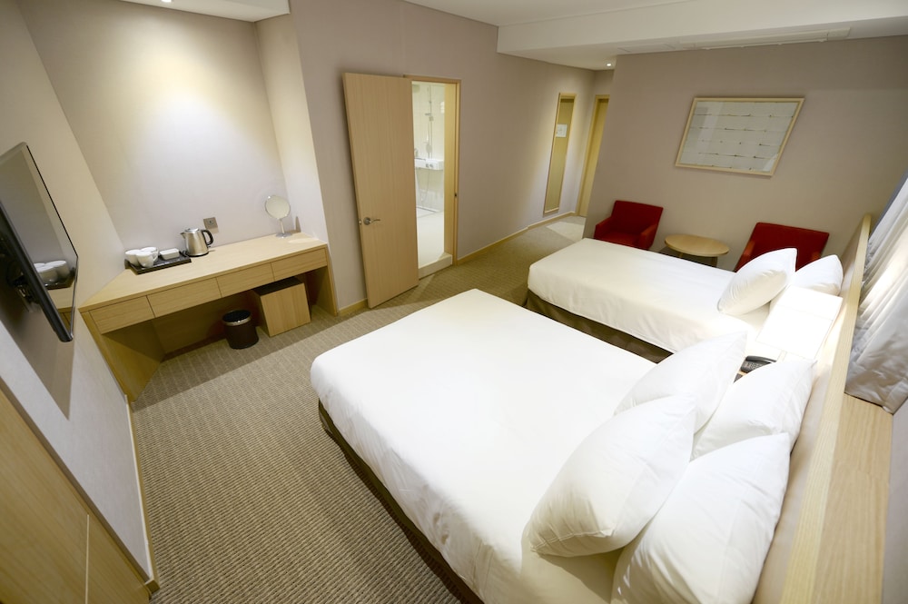 NEW ORIENTAL HOTEL 16/50