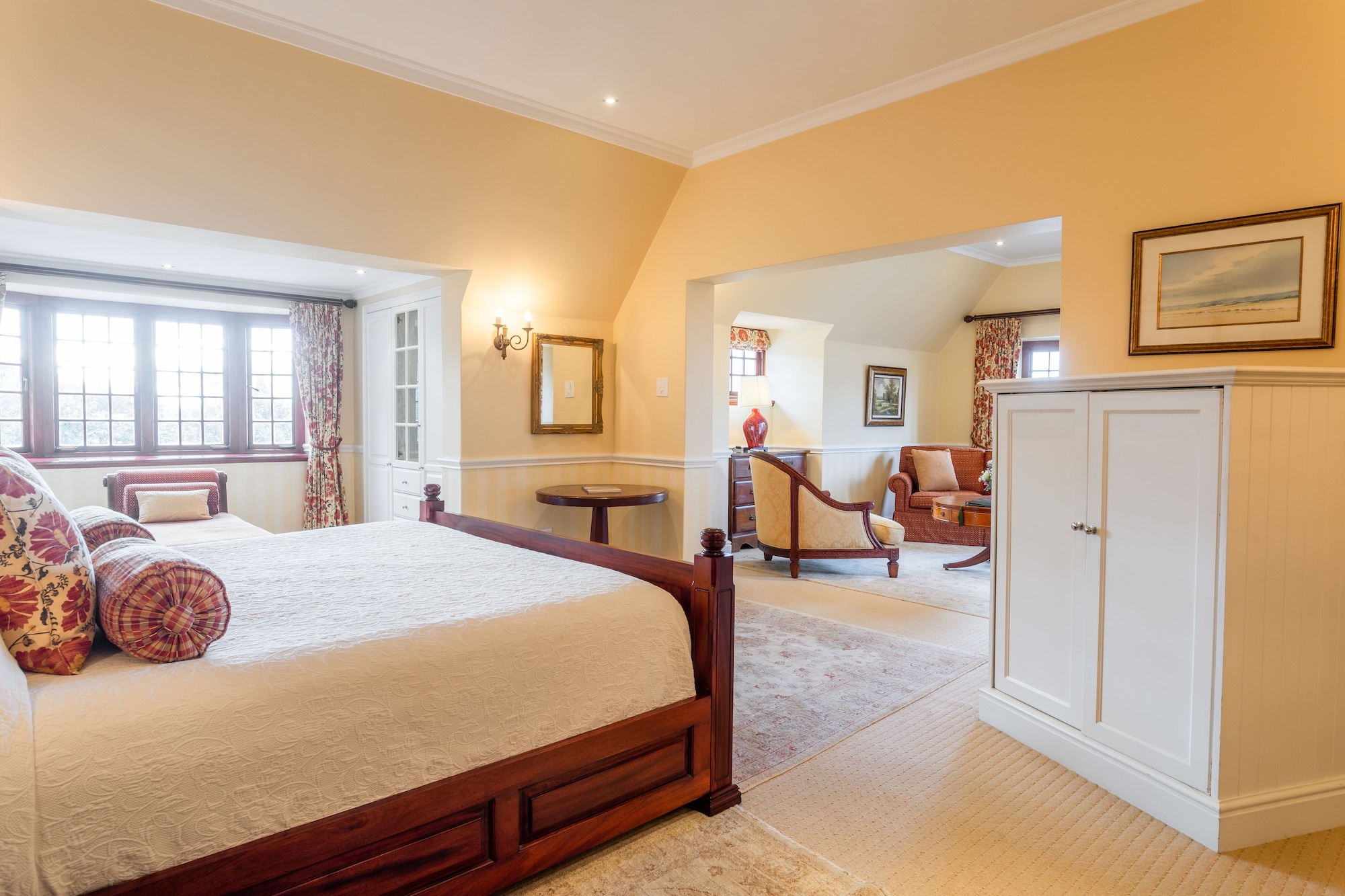 Manor, Superior, Suite, King Bed