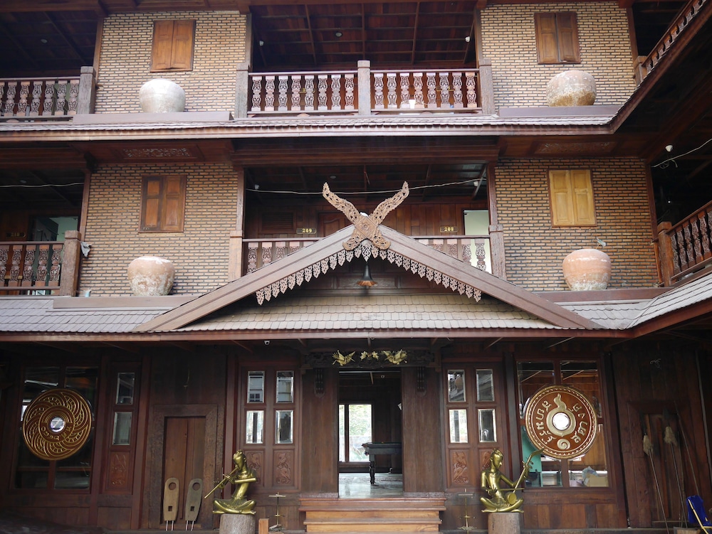 TRUE SIAM RANGNAM HOTEL 2/68