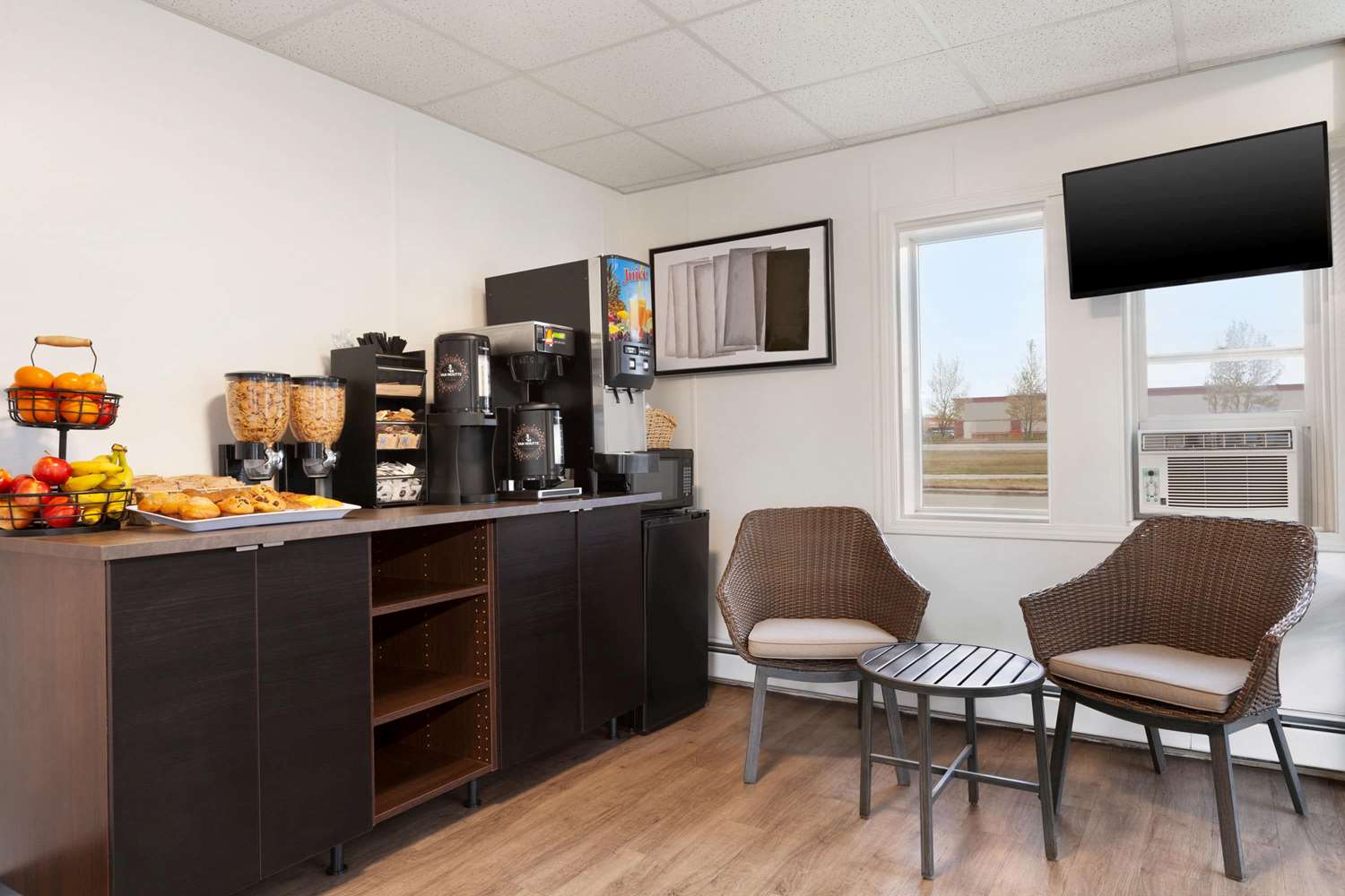 Howard Johnson by Wyndham Grande Prairie 27/32