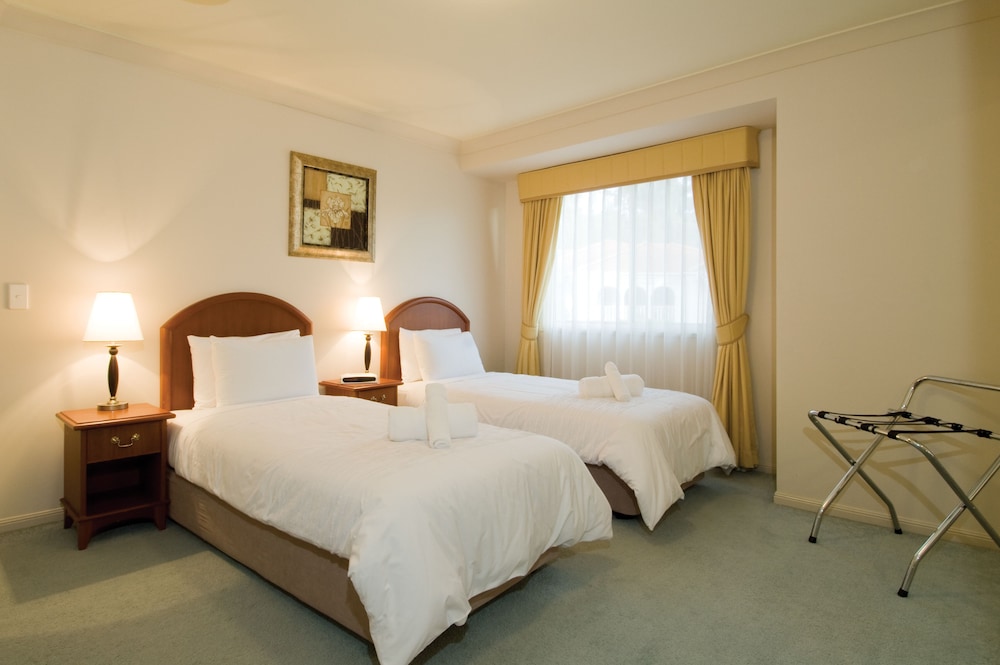 Royal Woods Resort 8/22