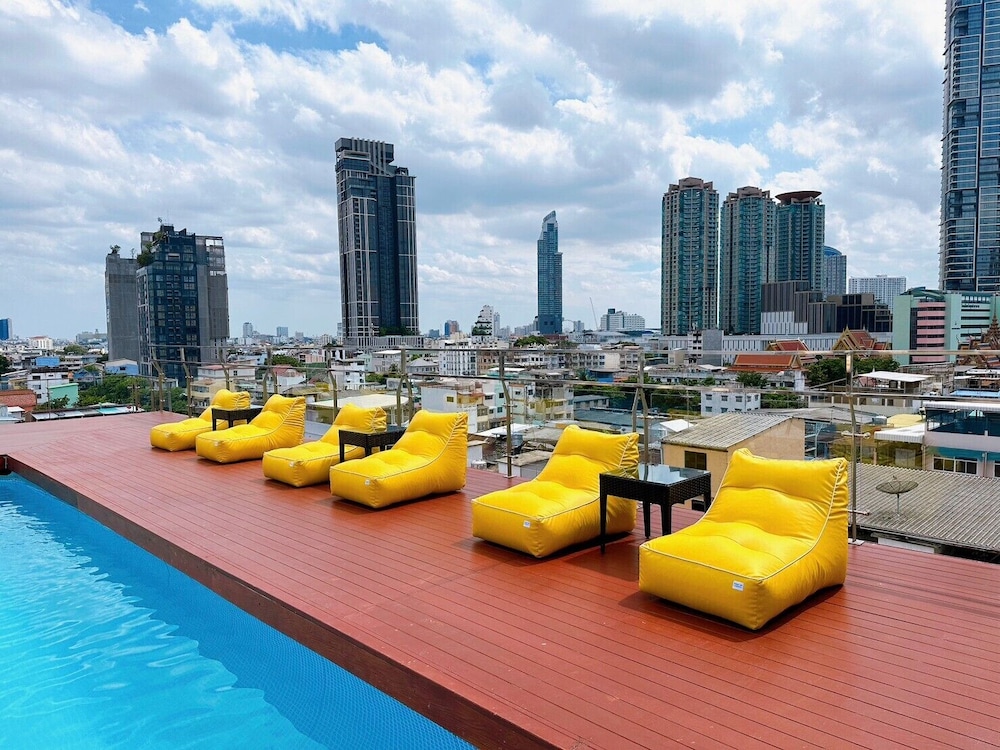 Miloft Sathorn Hotel 43/49