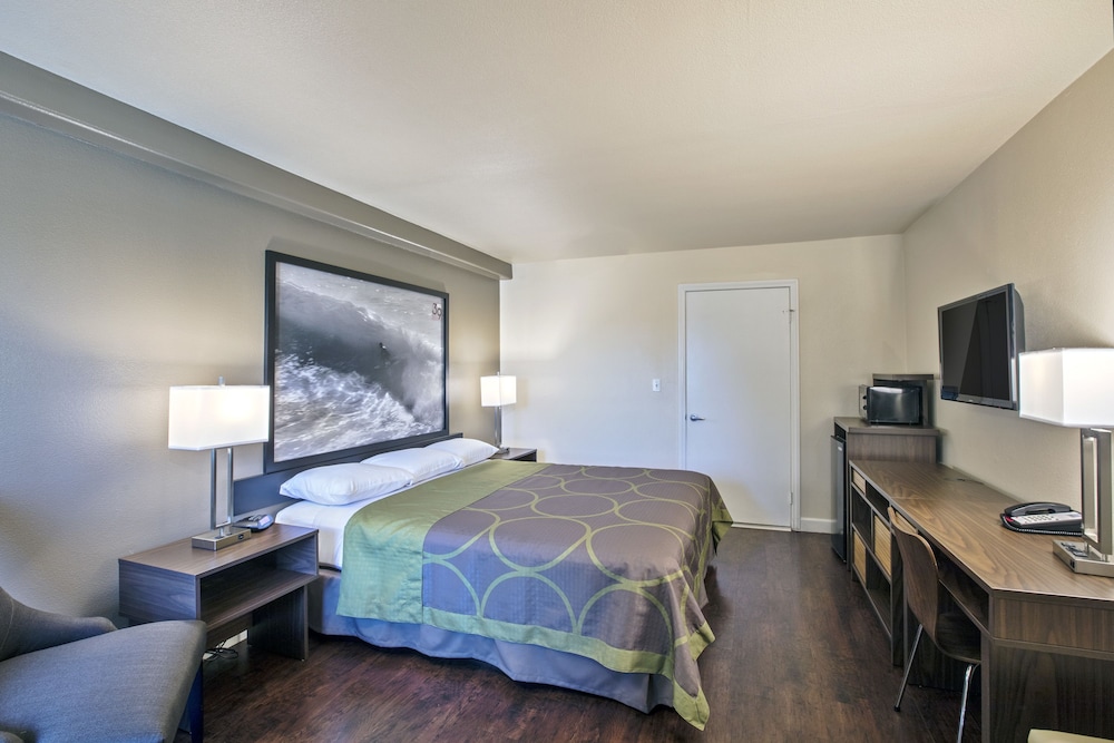 Hotel 39 Westminster 12/25