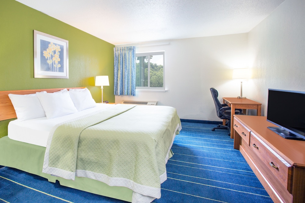 Days Inn & Suites By Wyndham Bridgeport - Clarksburg 11/42