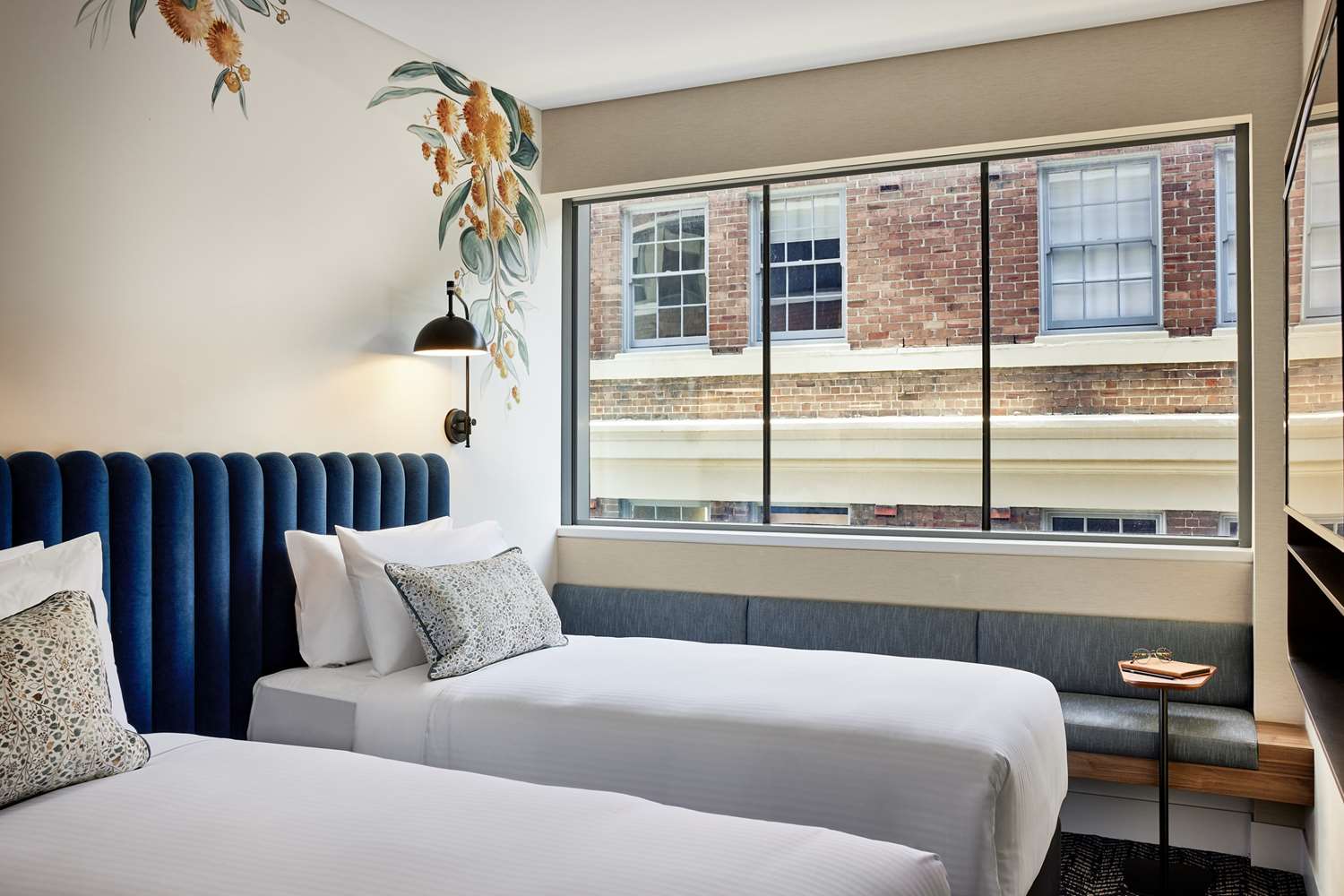 Room, Twin Beds, Street View
