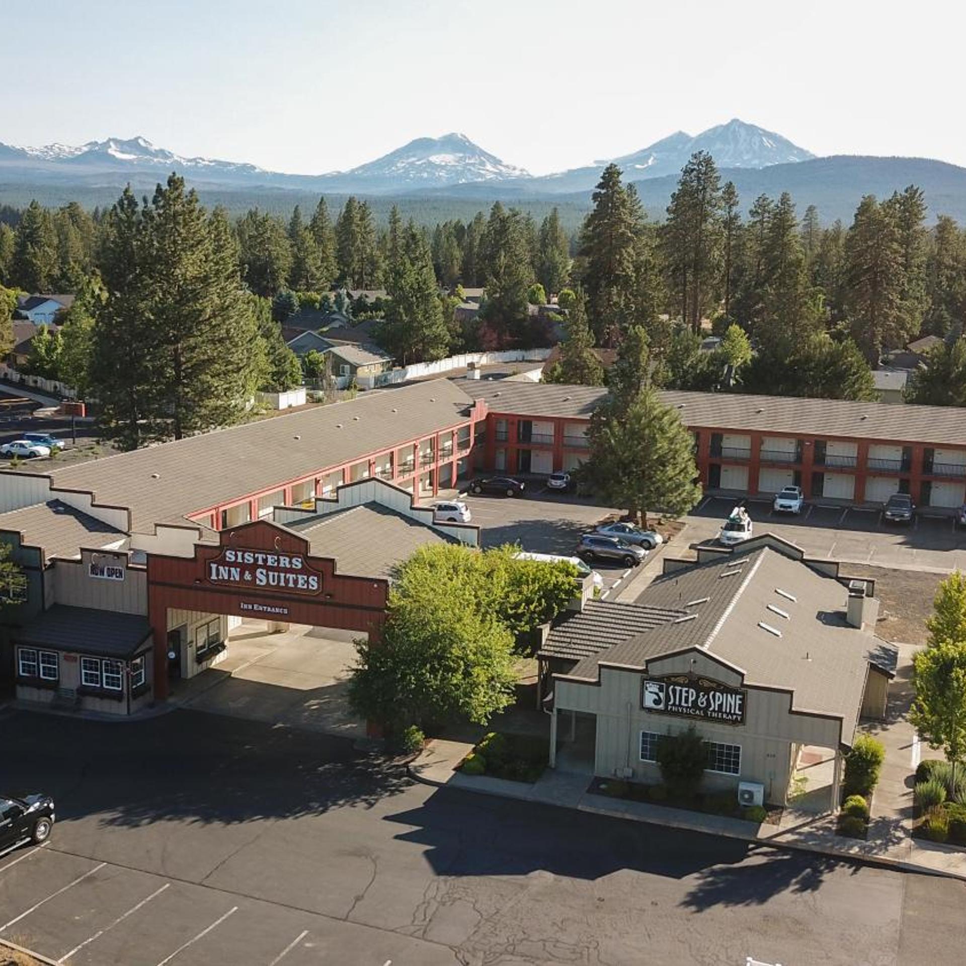 Sisters Inn & Suites 9/15