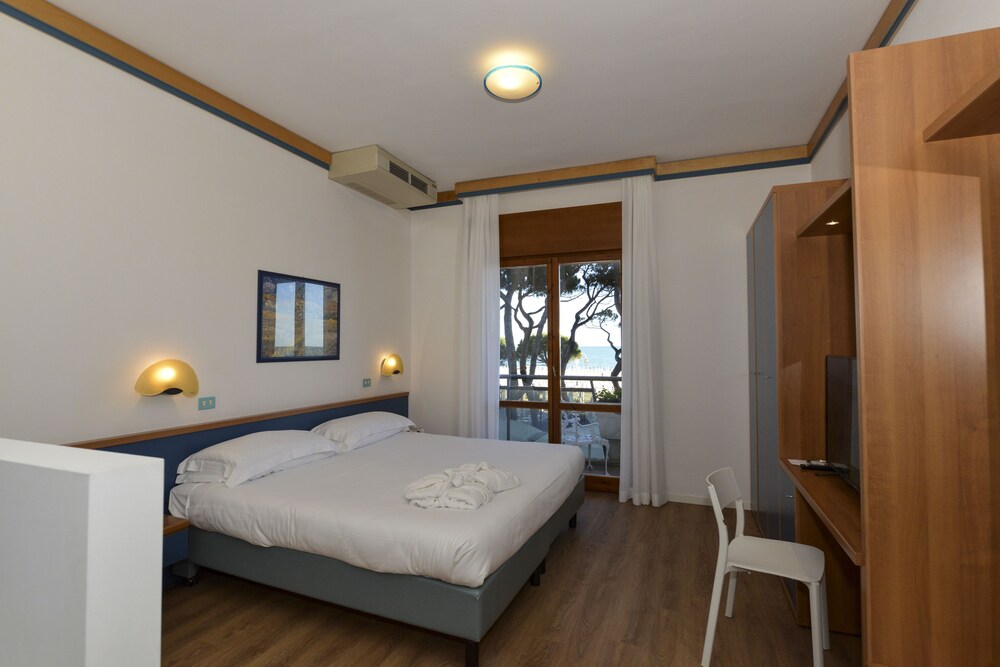 JUNIOR SUITE, SEA VIEW, BALCONY