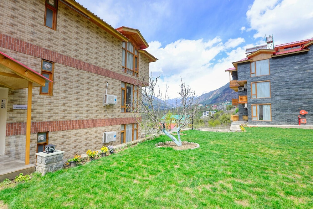 Clarks Inn Suites Manali 30/36