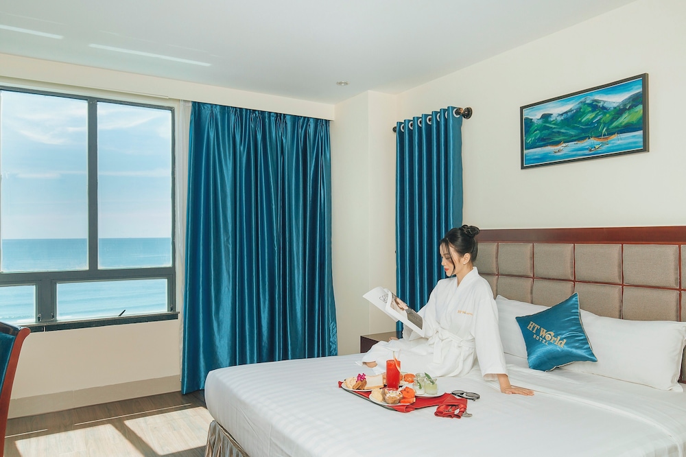 Sea Front Hotel 17/70