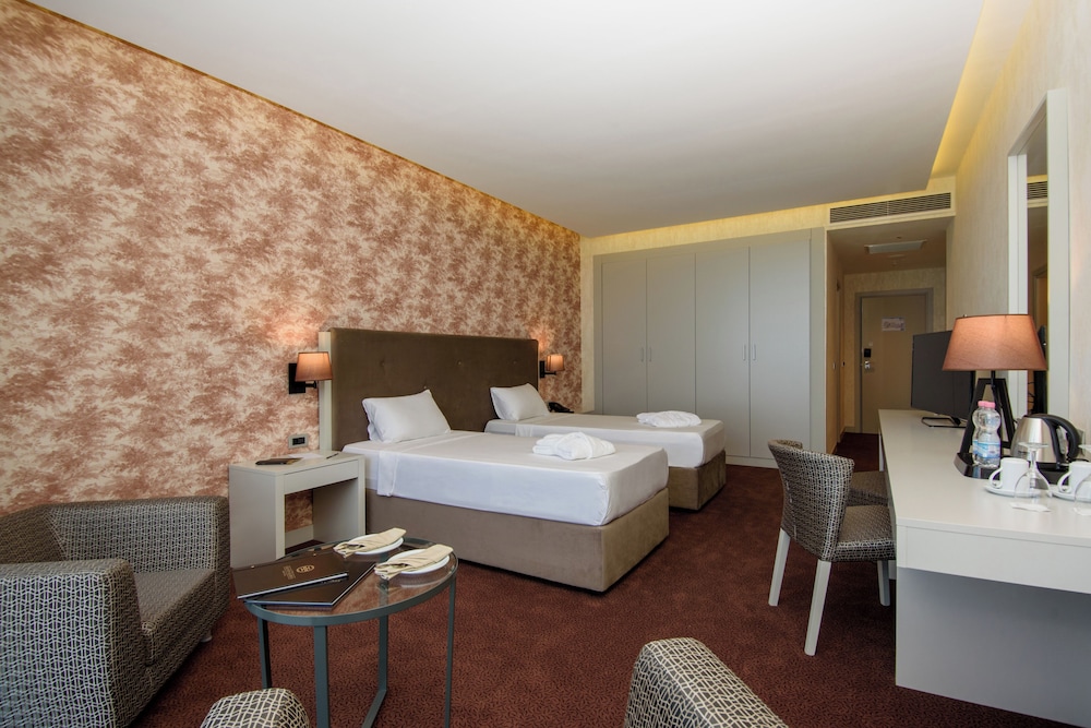 The Grand Gloria Hotel 13/36