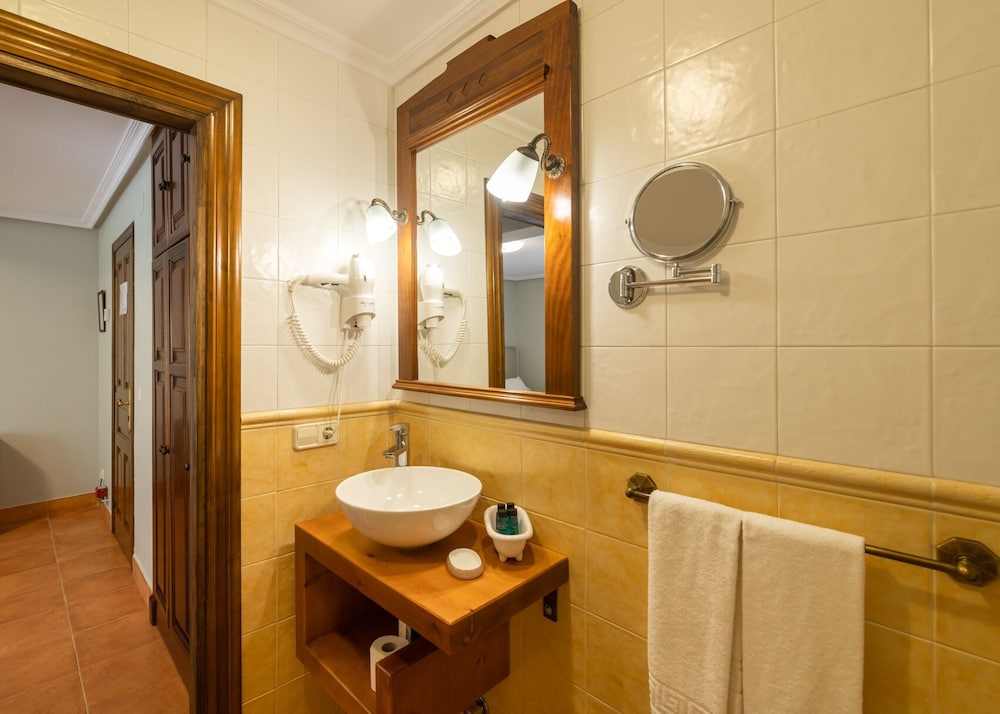 HOTEL LA CASA DE JUANSABELI 46/50