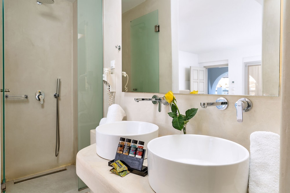Deluxe, Double Bed, Pool View, PAOLAS TOWN 2/2