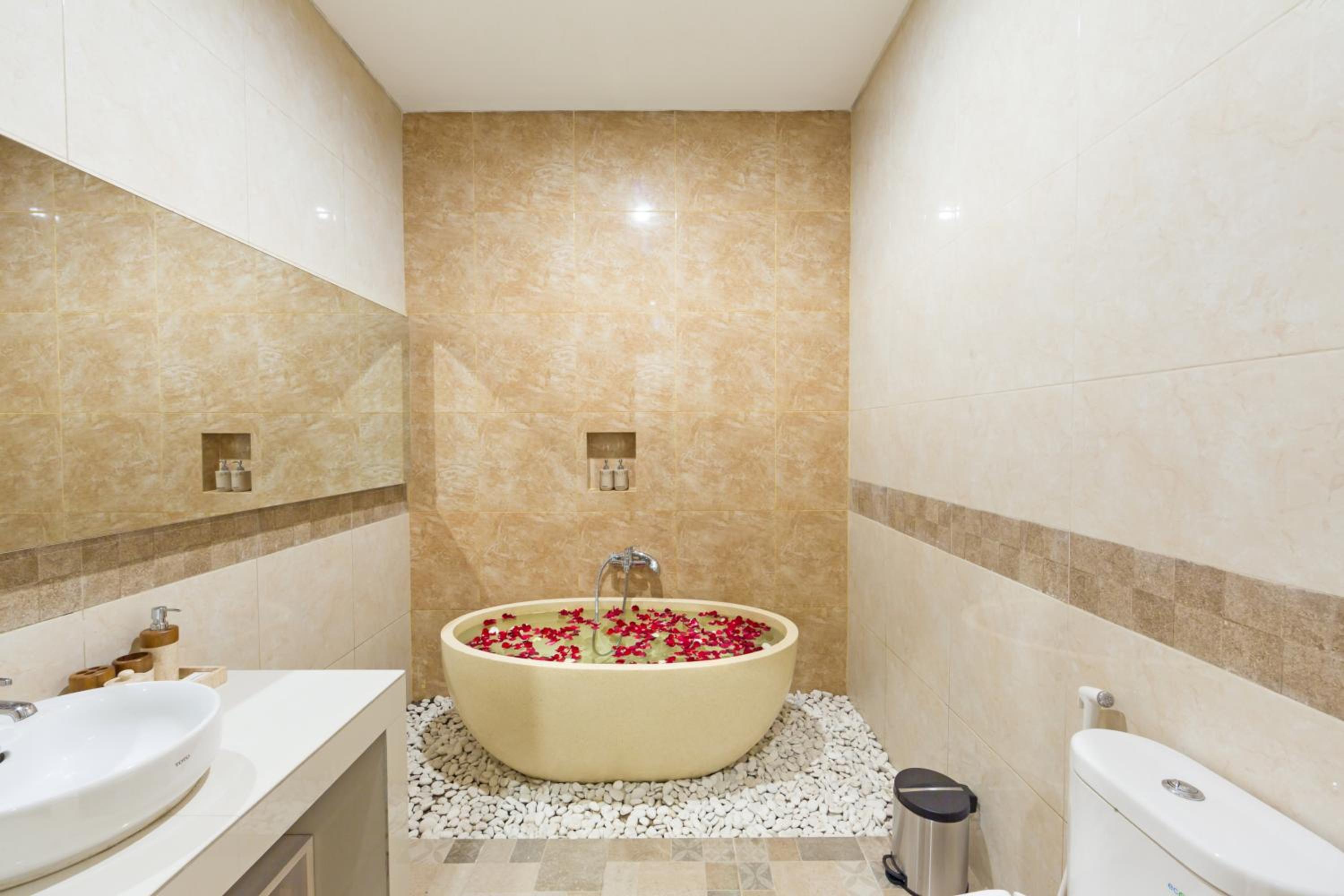 1 Bedroom, Pool, Deluxe, Villa, King Bed، Paisa Seminyak Living 7/10