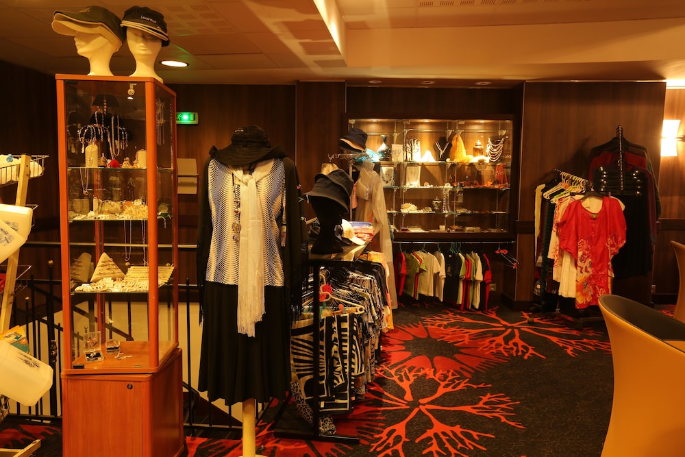 Gloria & Avenue Hotel 17/24