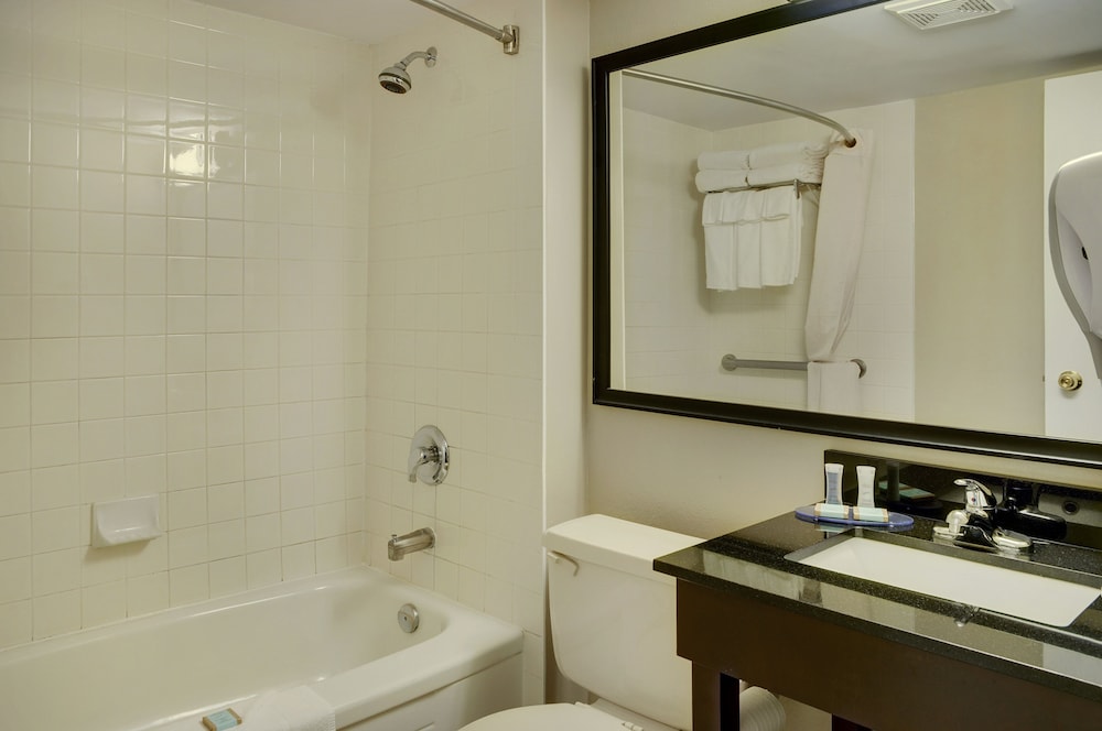 Travelodge by Wyndham Ottawa East 12/31