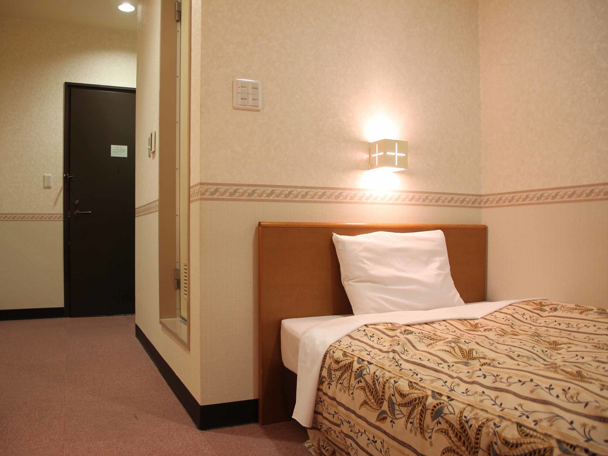 ROOM, SINGLE