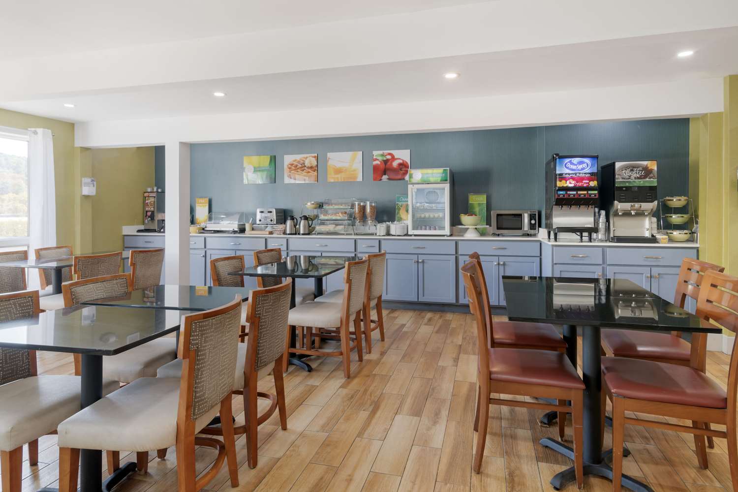 Quality Inn Lebanon, NH 22/37