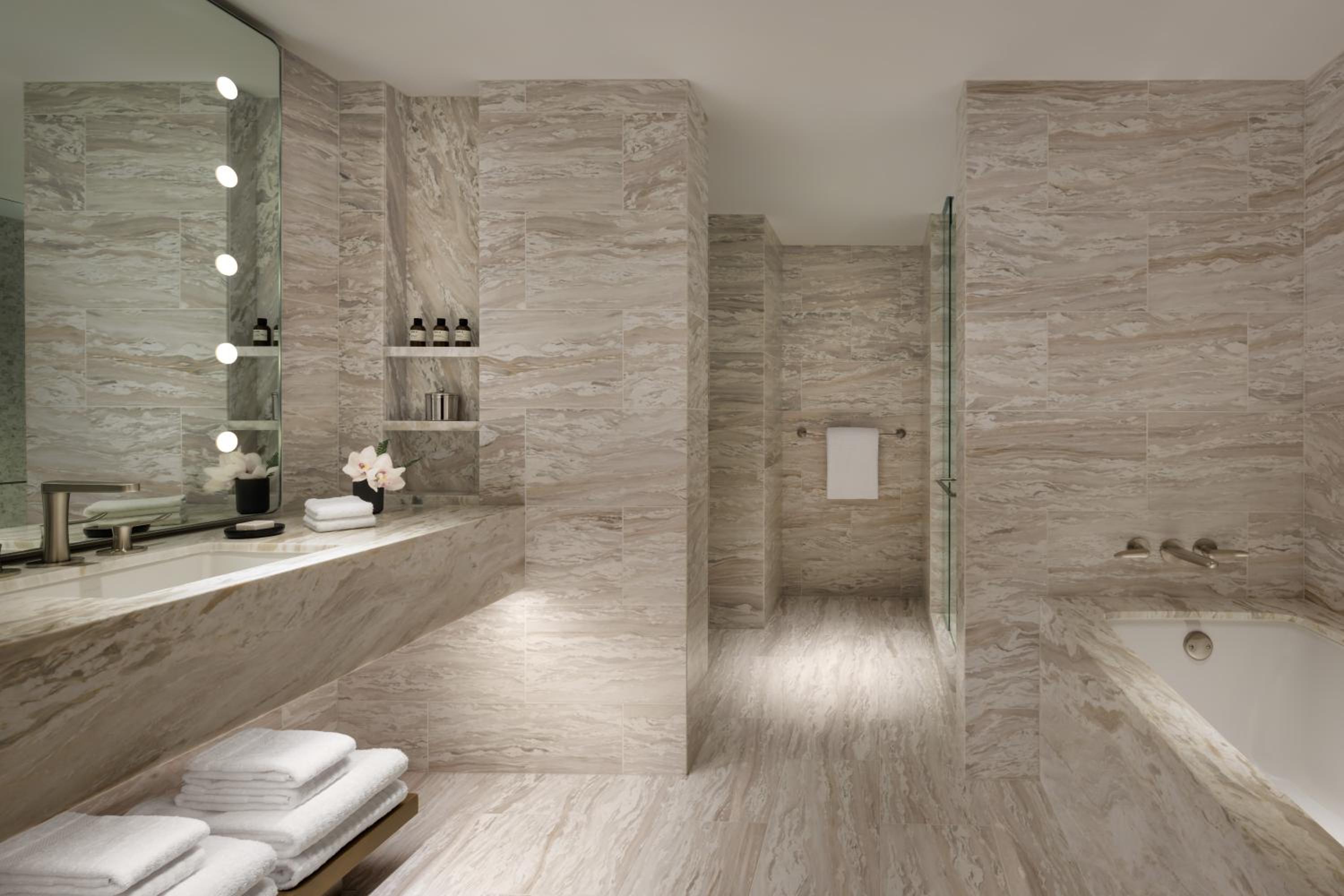 1 Bedroom, Plaza, Century, Suite, King Bed, 2 Bathrooms، Fairmont Century Plaza Los Angeles 6/9