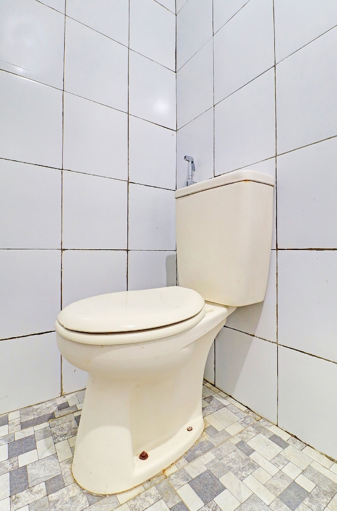 Super OYO 1356 Gusti Residence 45/46