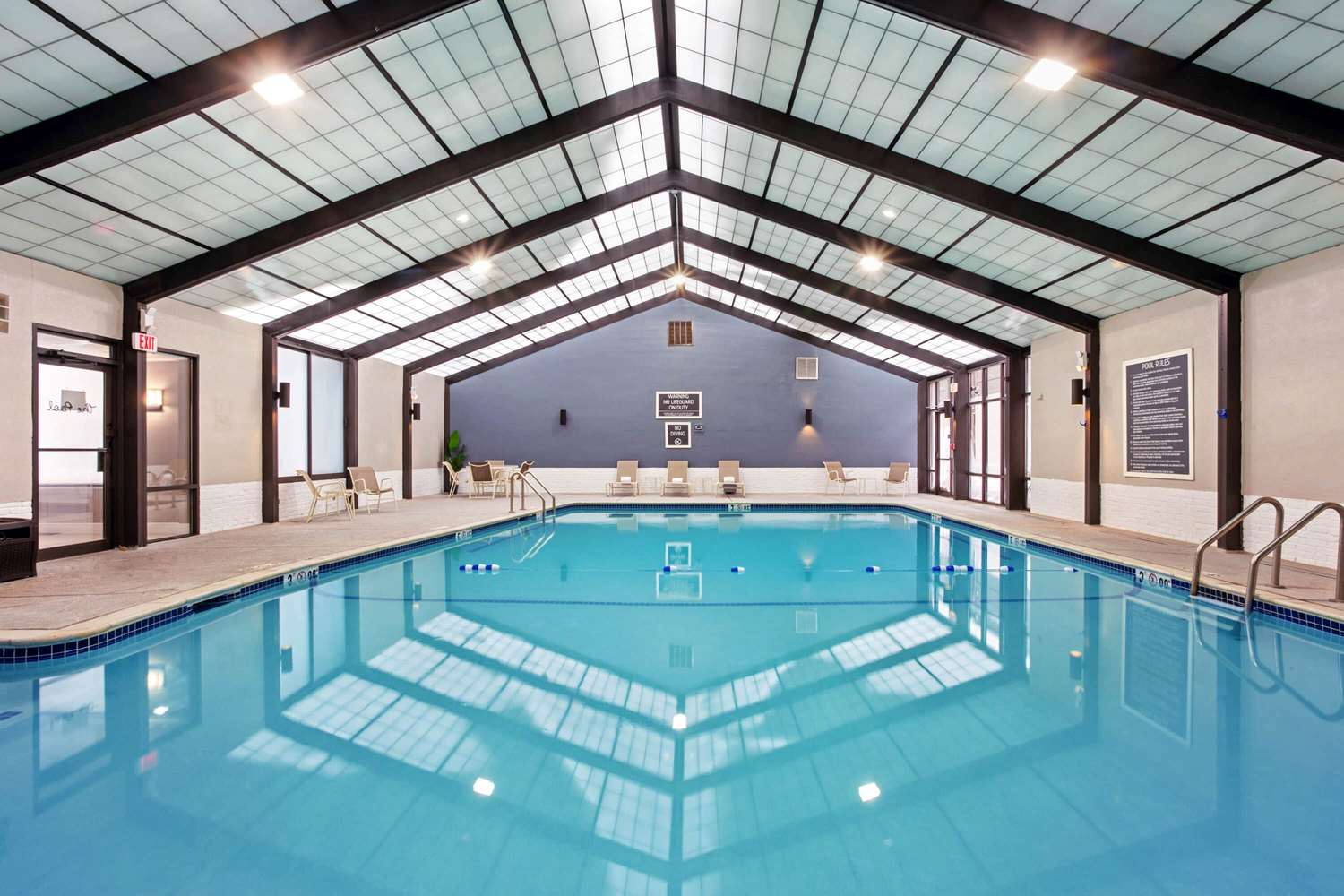 La Quinta Inn & Suites by Wyndham Boston Andover 13/26