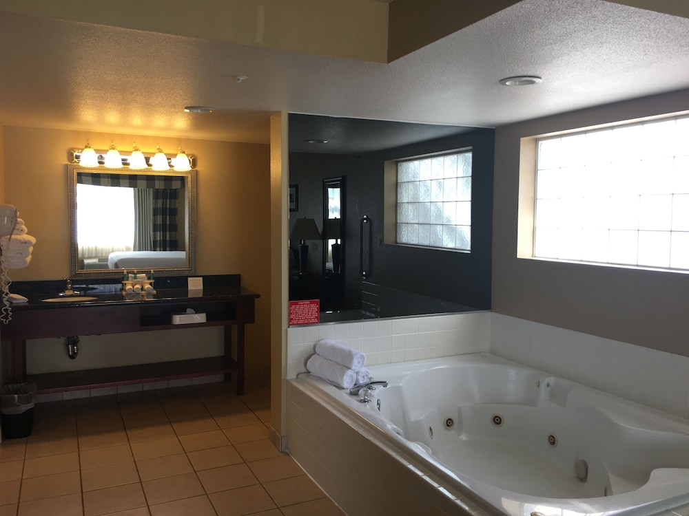 Holiday Inn Express Fallon 21/81